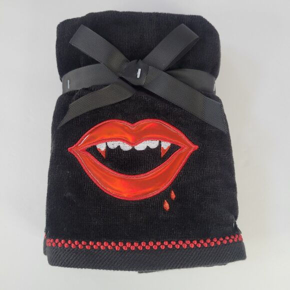 Set of  2 Vampire Shiny Lips Fangs Black Hand Towels Red Blood Halloween Gothic - Picture 2 of 10